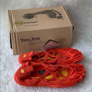 Vibrams fivefingers USA 6.5-7 women’s Alitza Loop
